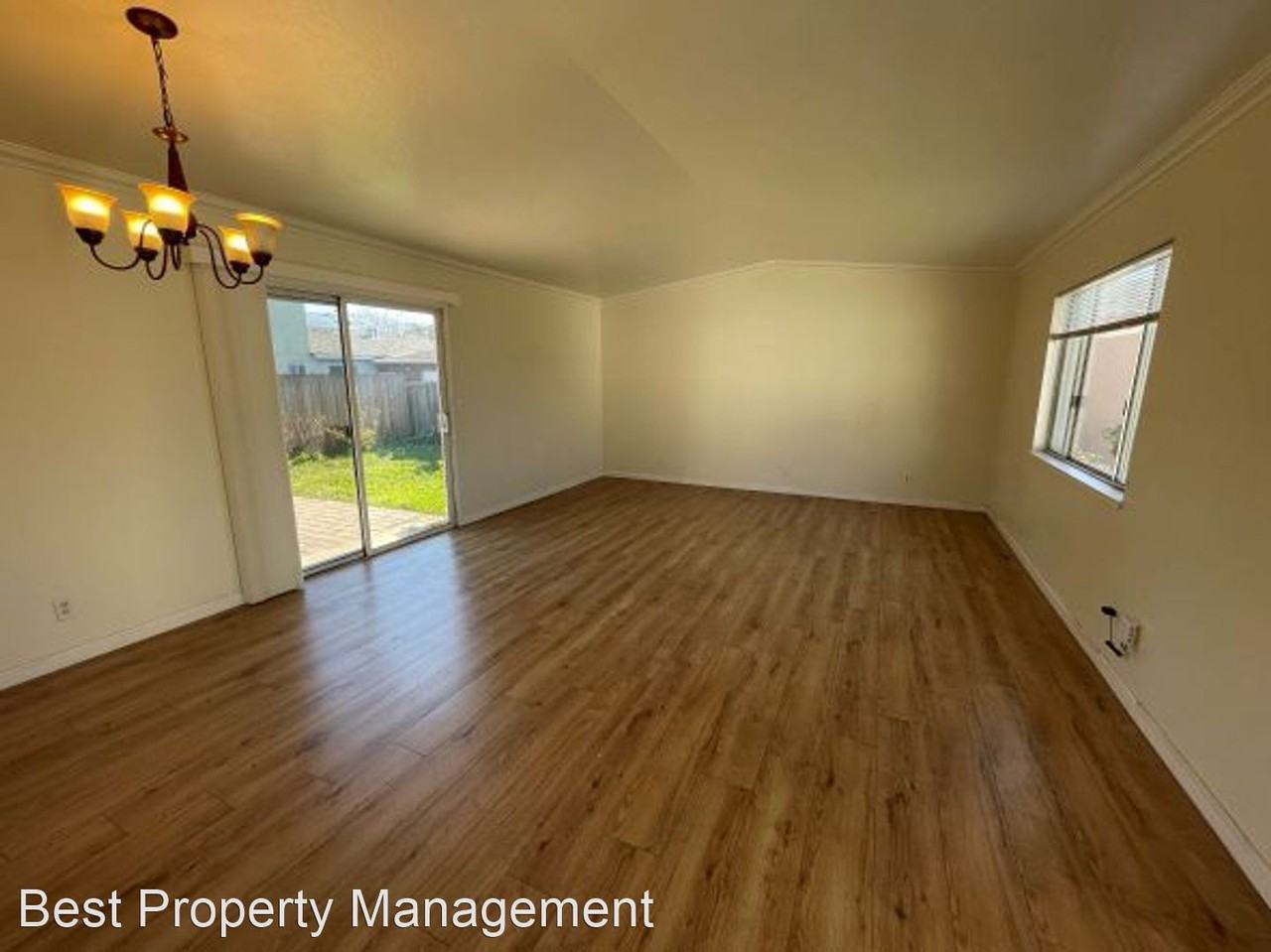 43252 Lindenwood St - Photo 3 of 8