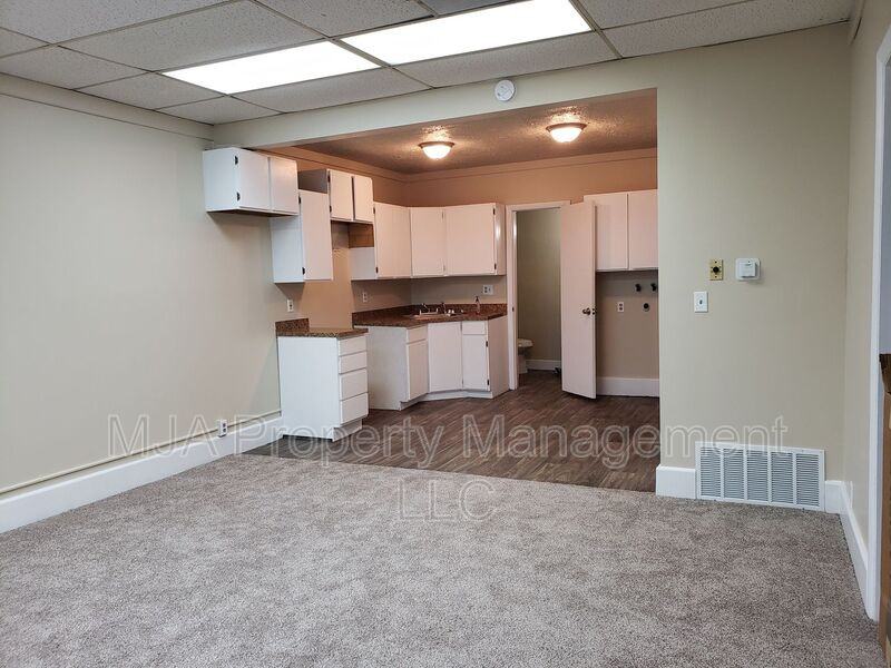 972 W Center St - Photo 2 of 8