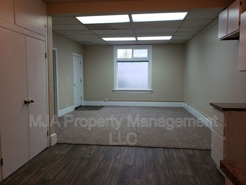 972 W Center St - Photo 3 of 8