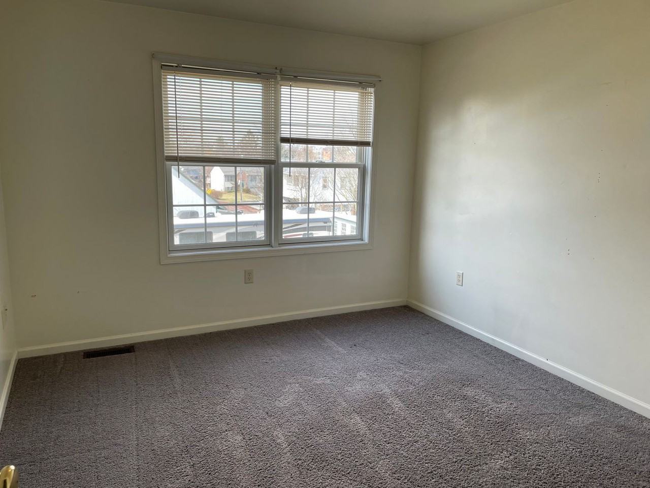 355 S Angle St - Photo 3 of 16