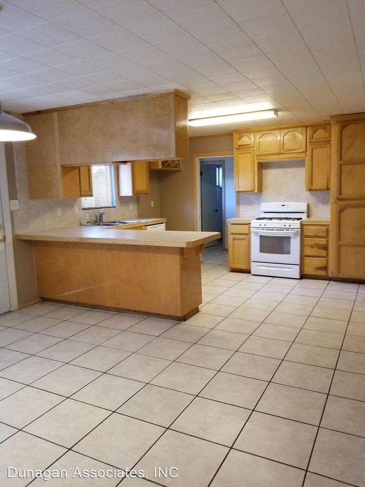 806 Valverde St - Photo 2 of 14