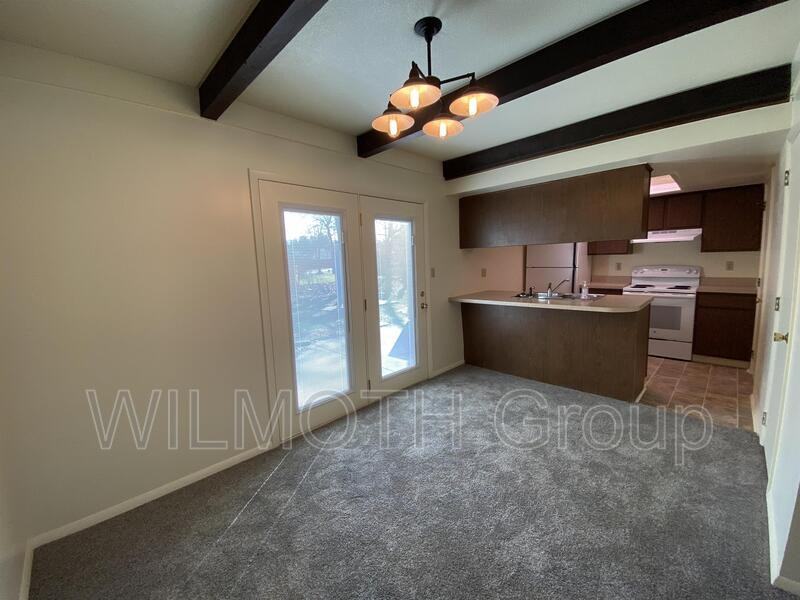 3055 Wedgewood Ct - Photo 3 of 10