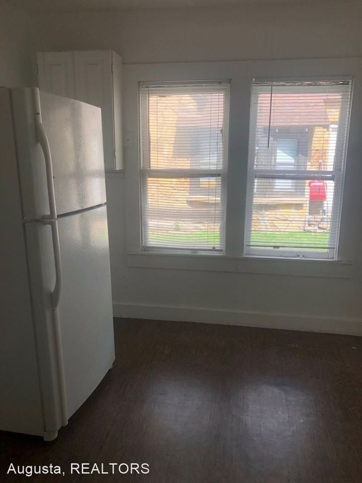 1857 S 14th - Photo 3 of 6