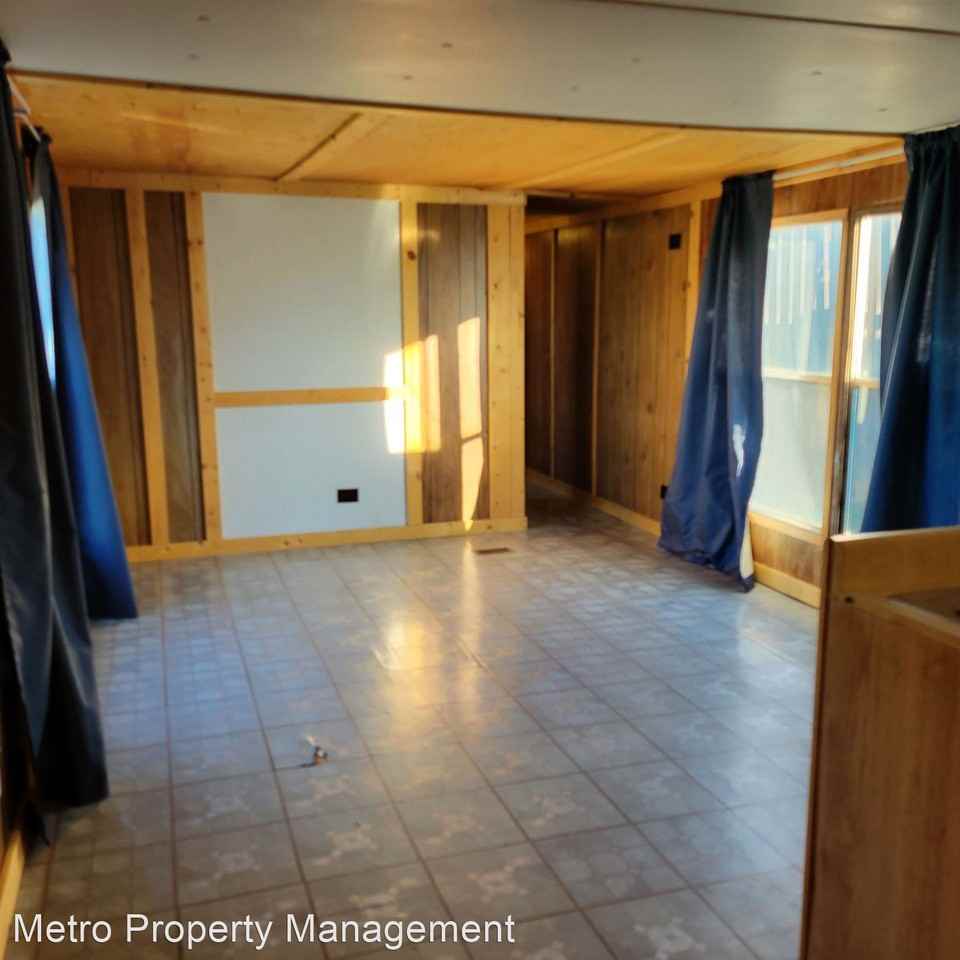 Lockwood 2 Bedroom Mobile Home - Photo 2 of 7