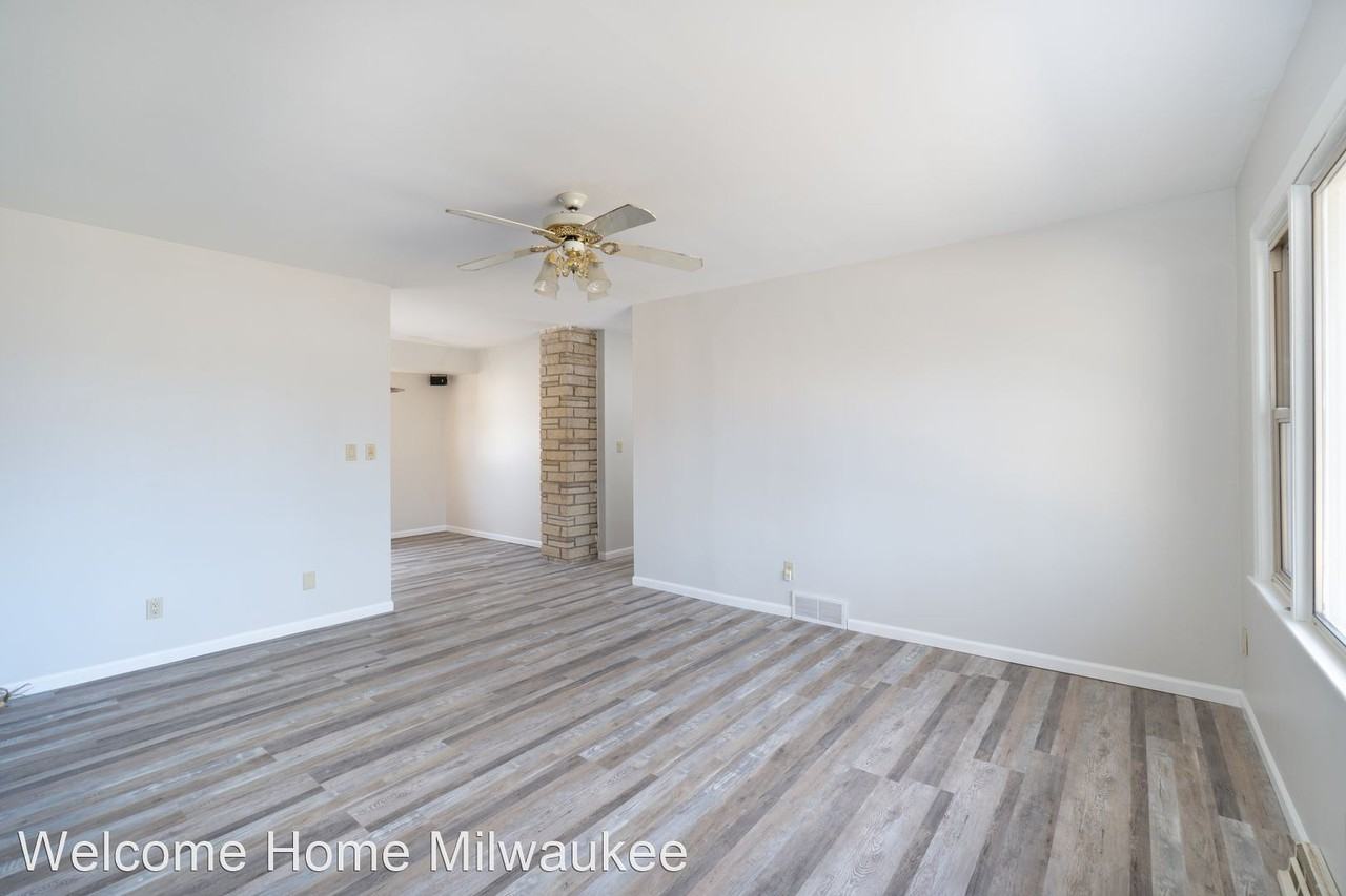 7140 N 48th St - Photo 2 of 11