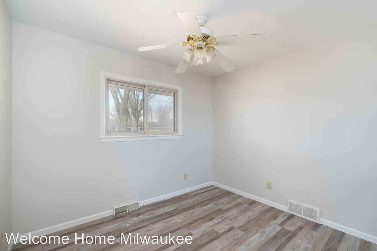 7140 N 48th St - Photo 3 of 11