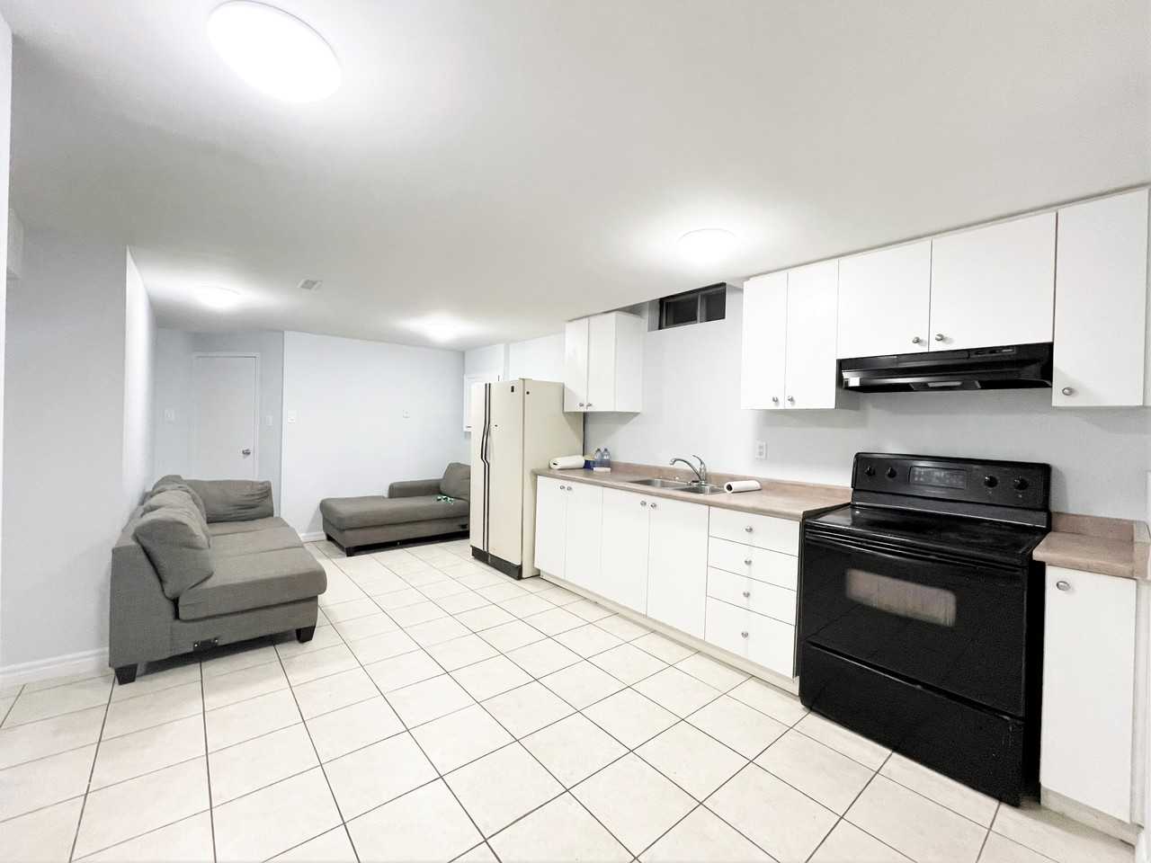 35 Cheviot Cres #2 - Photo 3 of 13