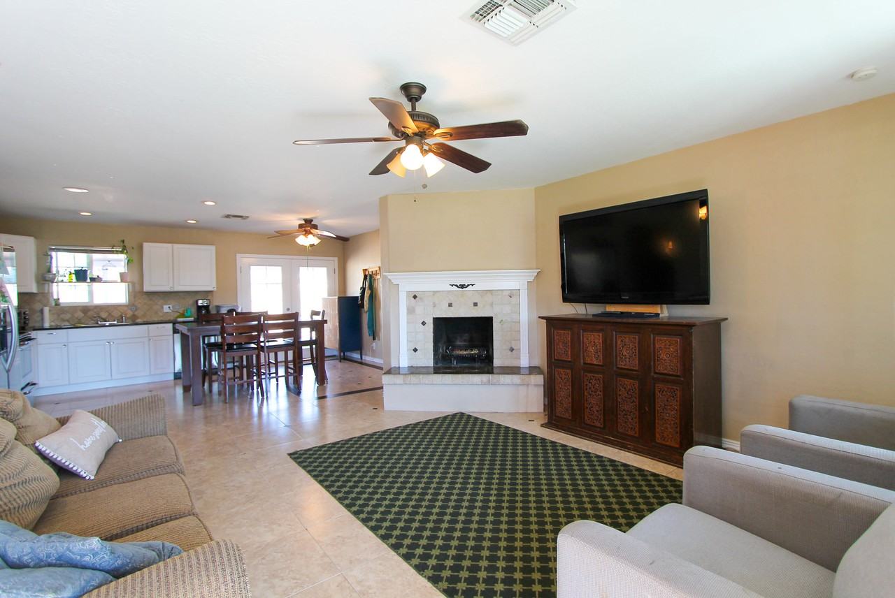 3007 S Harl Ave - Photo 2 of 27