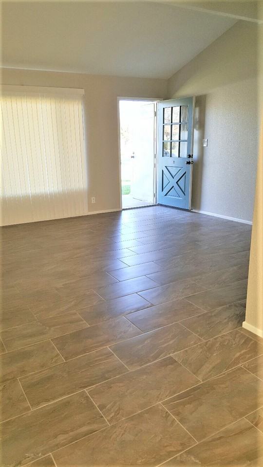 1141 E Vaughn St #B - Photo 3 of 17