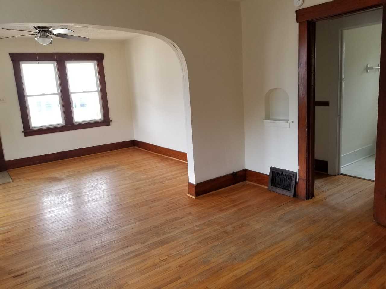 1221 W Grand Ave - Photo 3 of 8