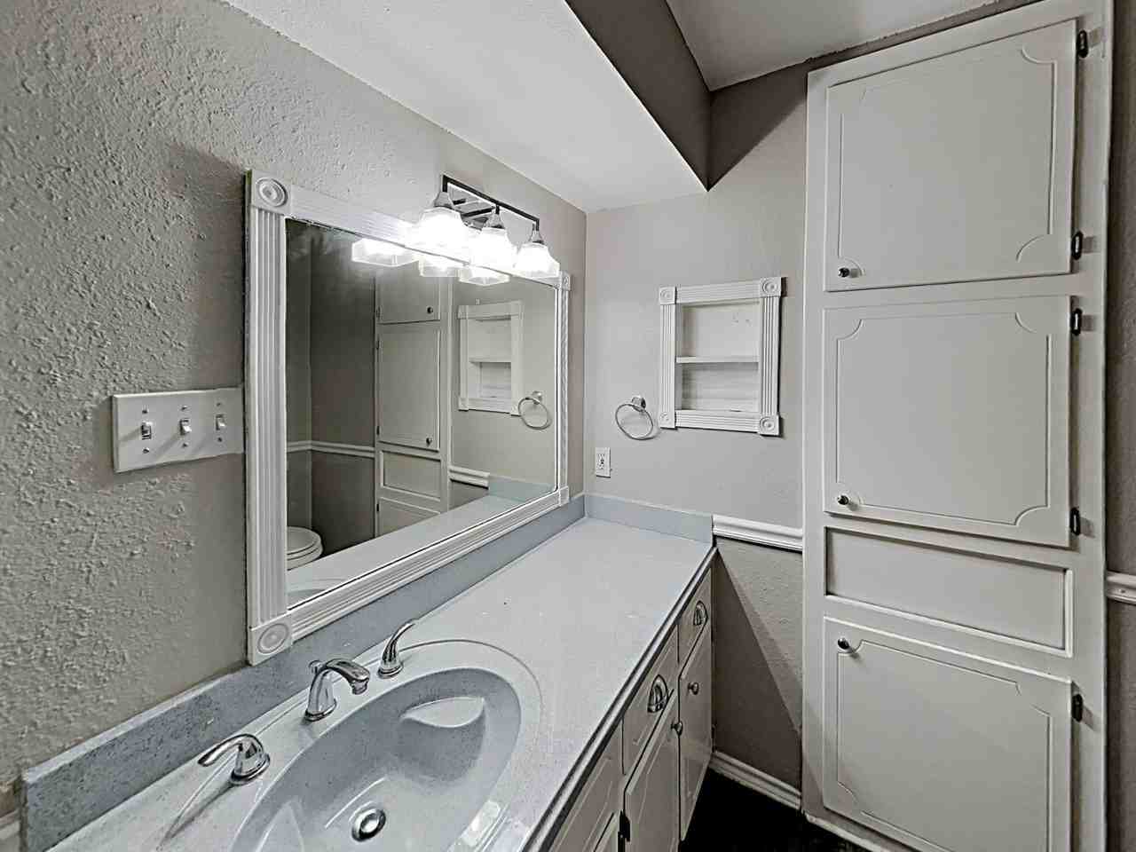 1709 Windsor Dr - Photo 3 of 18