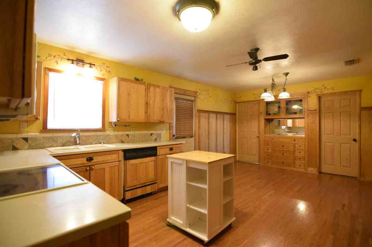 716 Church Ave - Photo 4 of 21