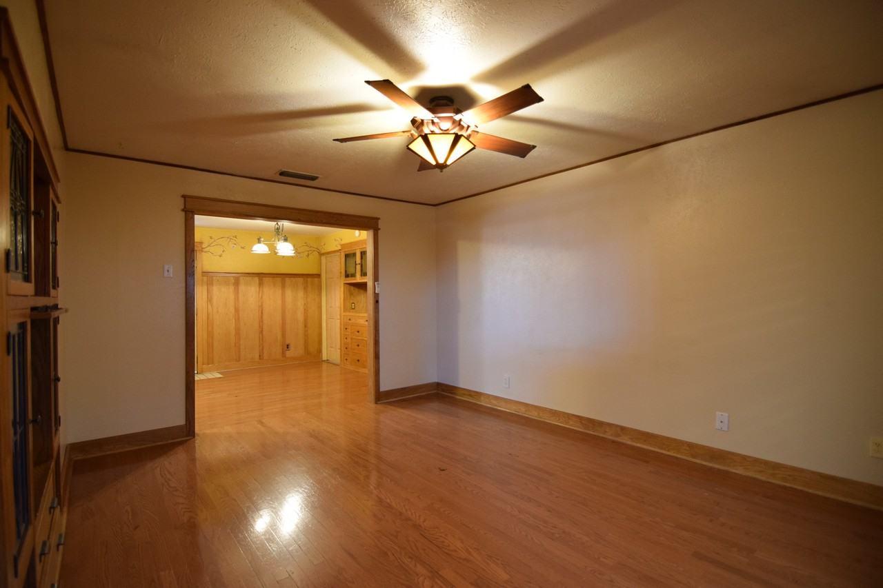 716 Church Ave - Photo 7 of 21