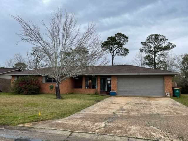 830 Lakewood Pl