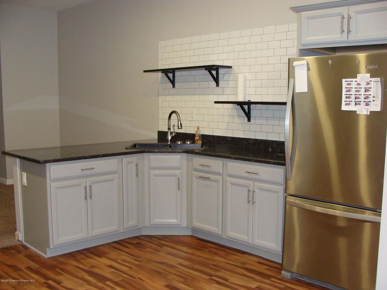 1064 Lincoln St Apt C - Photo 3 of 16