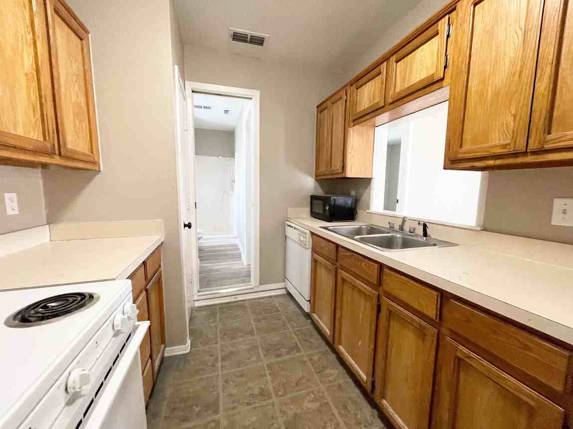 502 411 North Carroll Boulevard502 Pearl Street - 3 #3 - Photo 6 of 11