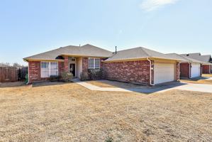 featured image of 517 Lone Oak Dr #1