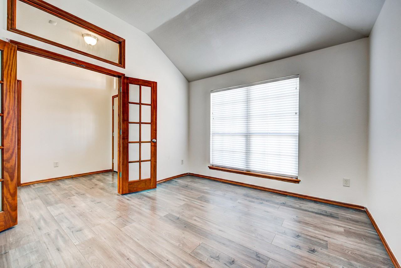 517 Lone Oak Dr #1 - Photo 4 of 20