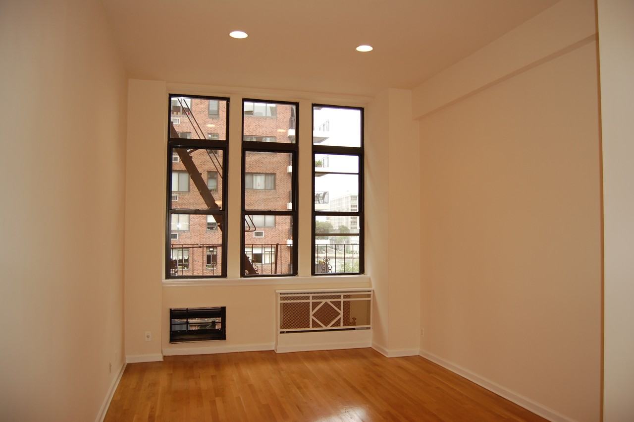 Columbus Ave & West 80th St