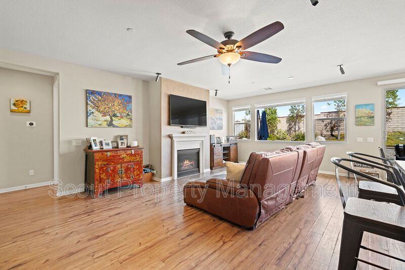 31680 Sweetwater Cir - Photo 3 of 44