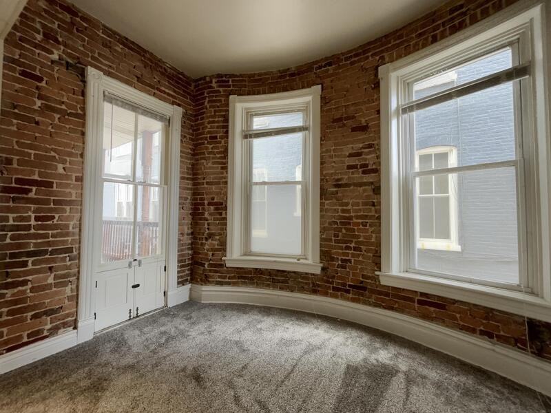 306 N Potomac St - Photo 2 of 11