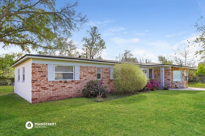 8360 Red Holly Ln - Photo 3 of 16