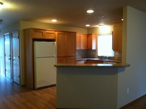 437 SE 153rd Ave - Photo 3 of 12