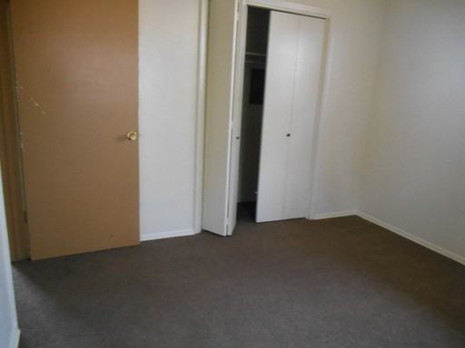 402 NW 22nd St - Photo 3 of 4