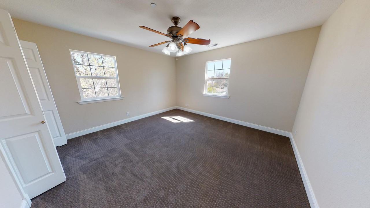 Wonderful Redwood City home near Caltrain Station - Photo 6 of 18