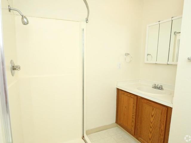 1147 W Grand River Ave - Photo 5 of 35