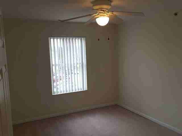 1147 W Grand River Ave - Photo 7 of 35