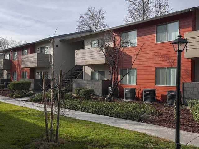 2450 Peach Tree Dr - Photo 2 of 49