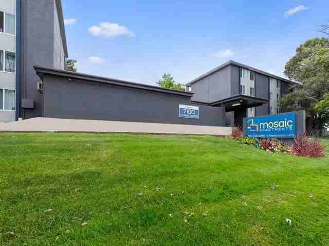 7100 E Evans Ave - Photo 3 of 35