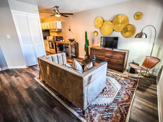 501 W Zia Rd - Photo 6 of 38