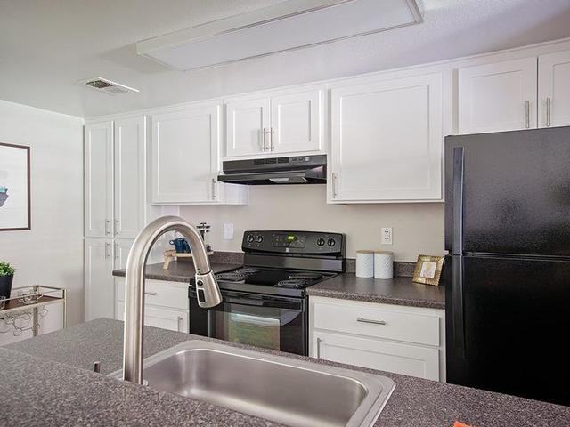 6885 S Redwood Rd - Photo 5 of 34