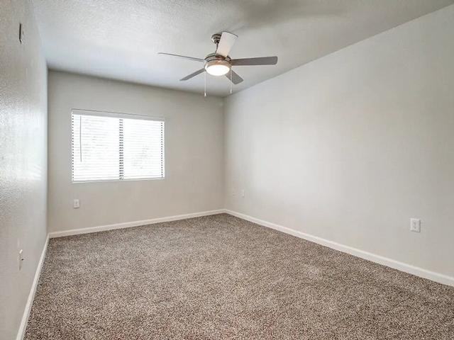 520 N Mesa Dr - Photo 7 of 32