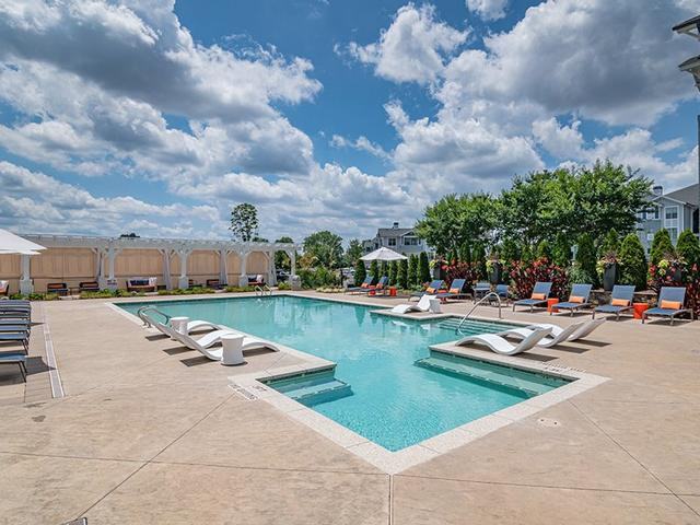 6450 Viewpointe Cir - Photo 7 of 32