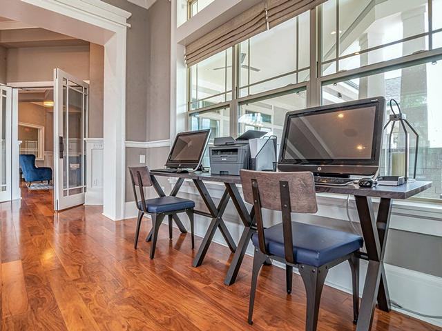 6450 Viewpointe Cir - Photo 4 of 32