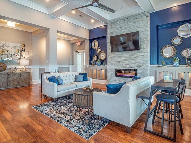 6450 Viewpointe Cir - Photo 6 of 32