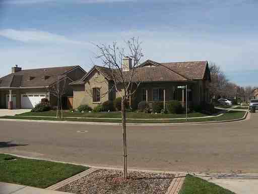 2404 Bowles Ln - Photo 2 of 23