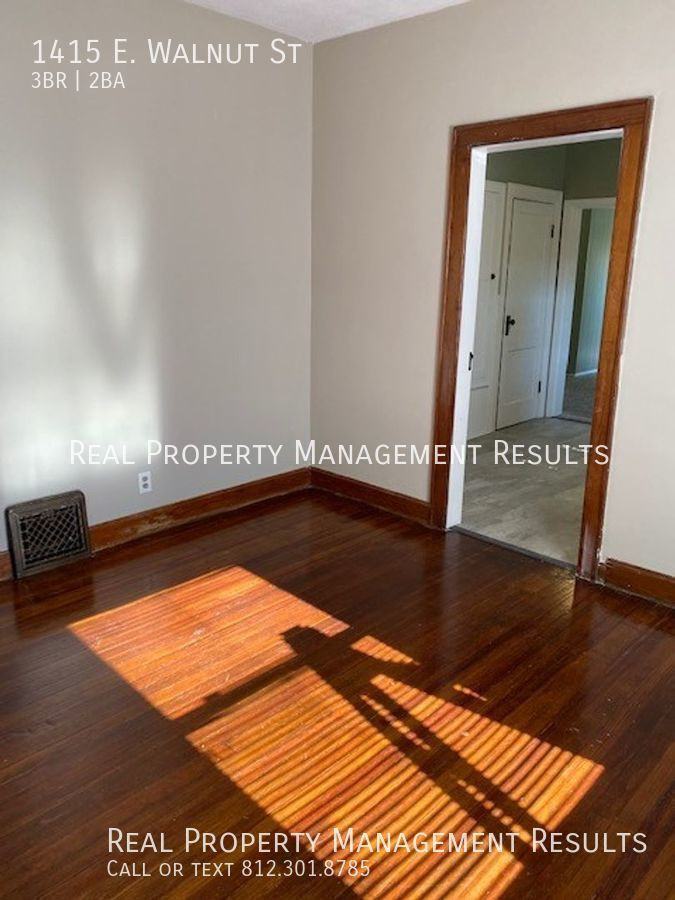 1415 E Walnut St - Photo 3 of 18