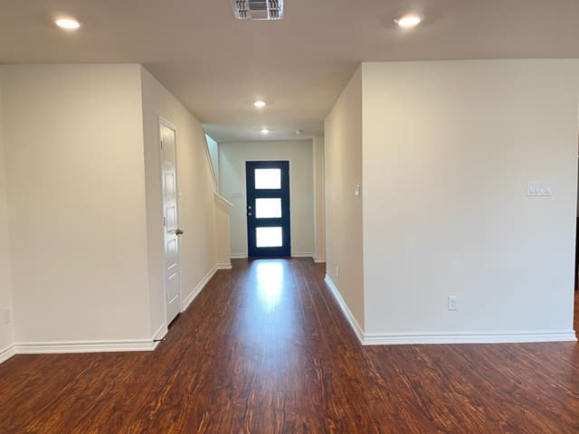 1949 Brook Bnd - Photo 2 of 22