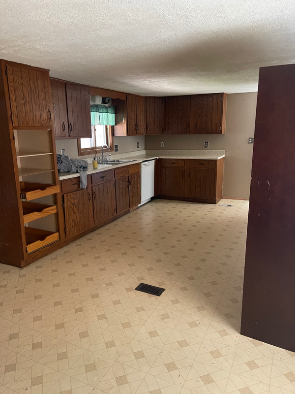 580 South Lincoln Street - Photo 3 of 6