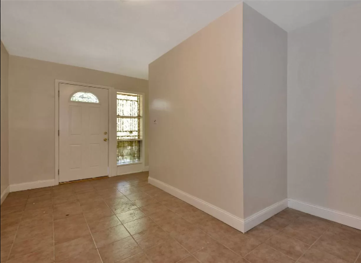 8732 165th St - Photo 2 of 7