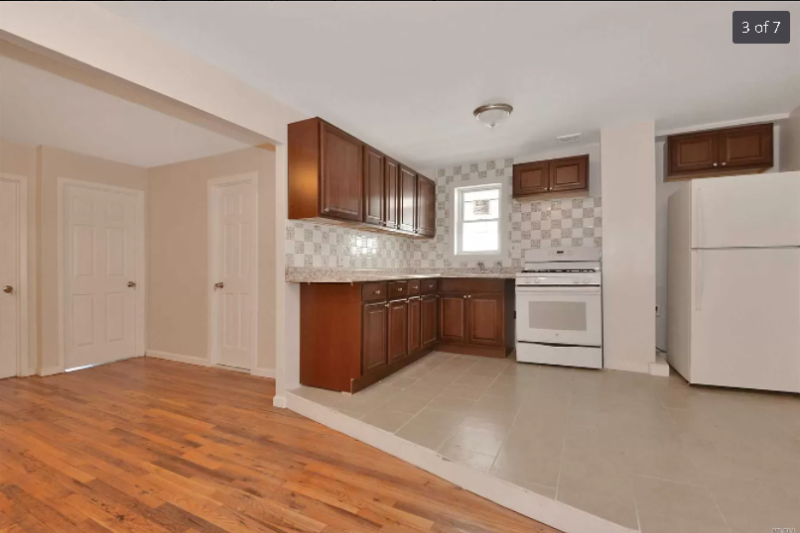 8732 165th St - Photo 3 of 7