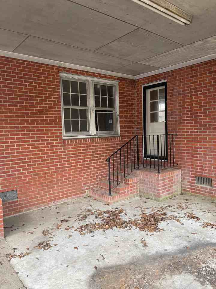 354 Walthall St - Photo 3 of 14