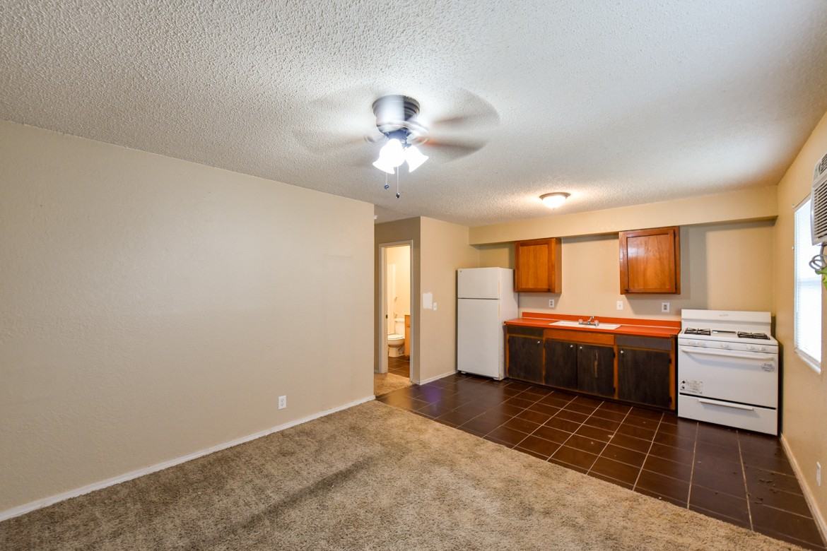 810 W Hastings Ave #1 - Photo 2 of 6