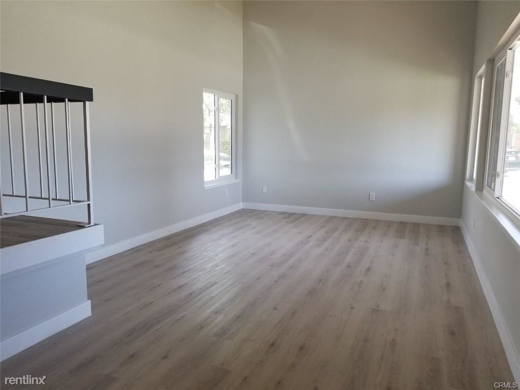 18601 Lassen St - Photo 2 of 10