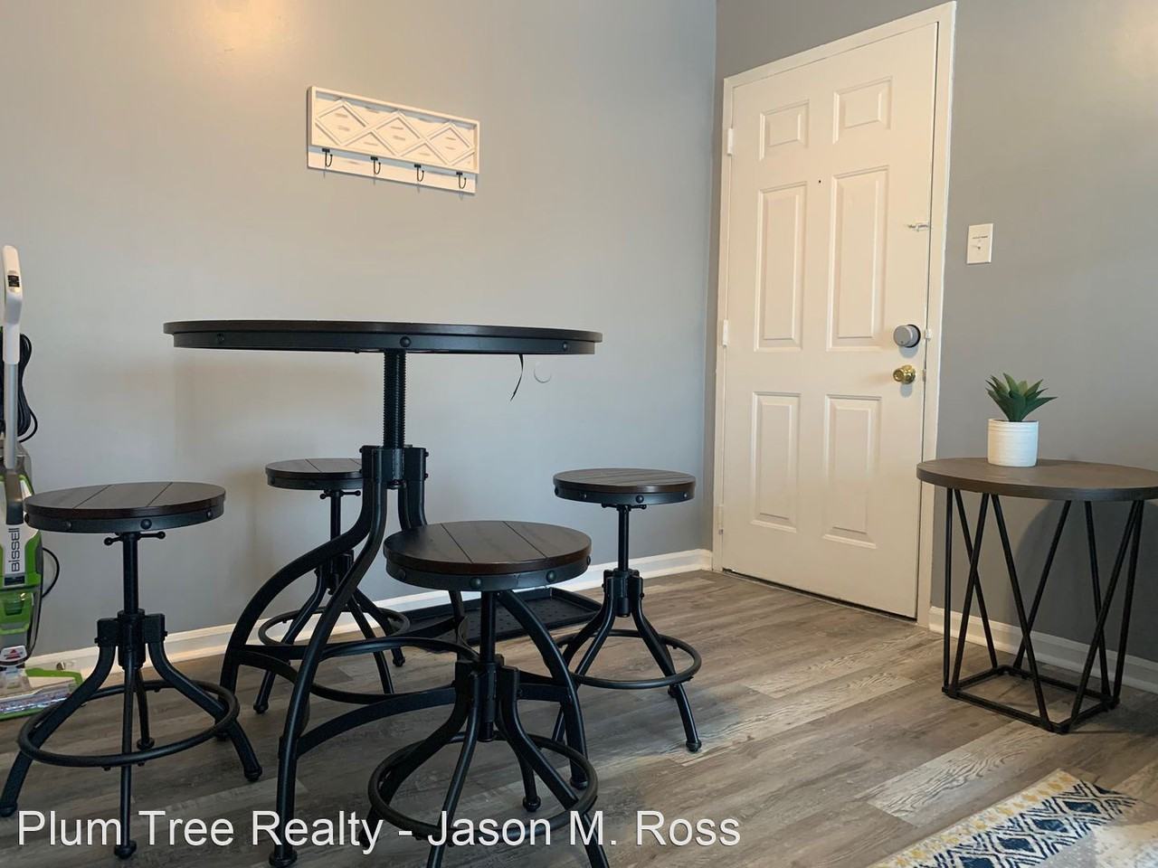 1520 Bonita Drive - Photo 3 of 15