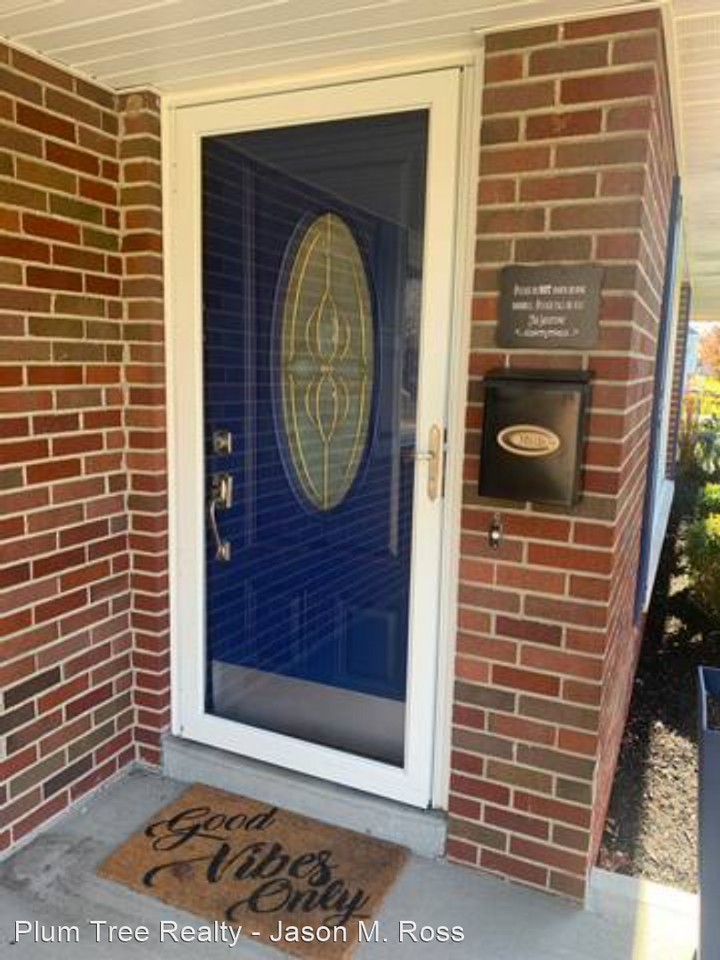 4760 Celadon Ave - Photo 3 of 43